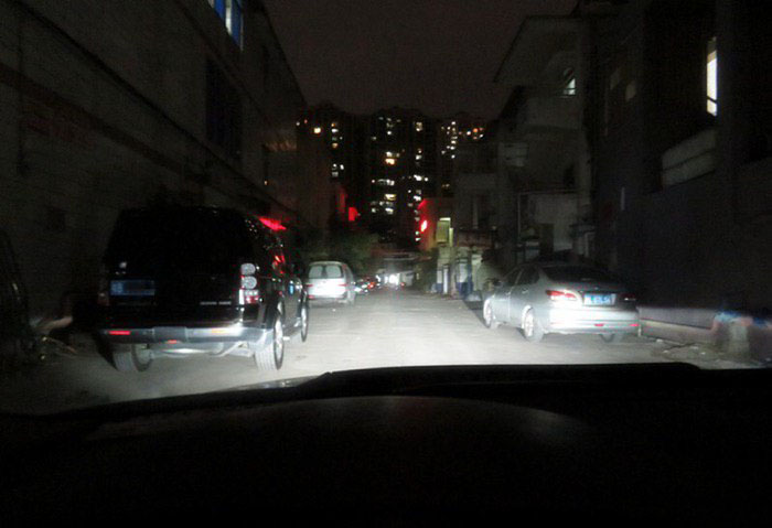 丰田凯美瑞车灯升级阿帕雷霆氙气灯，远光效果