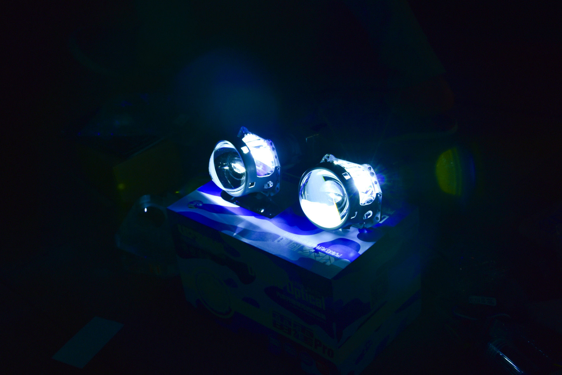 阿帕氙气灯双光透镜测试灯光
